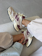 New Balance 9060 Blanc Beige Bordeaux