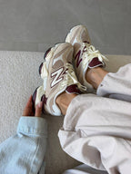 New Balance 9060 Linen Bordeaux
